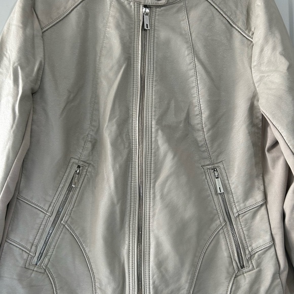 Women's Kenneth Cole Reaction Faux Cement/Sone Color Leather Moto Jacket Sz XL - Picture 4 of 6